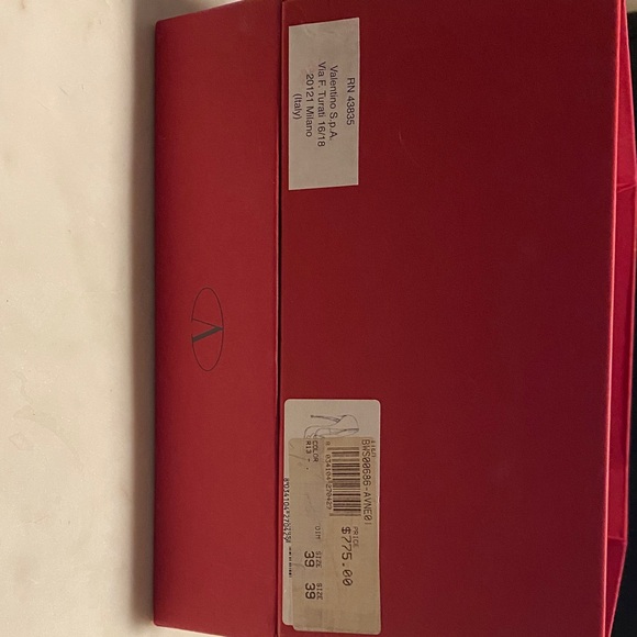 Valentino Women's Nude Bow Heels - Picture 11 of 11